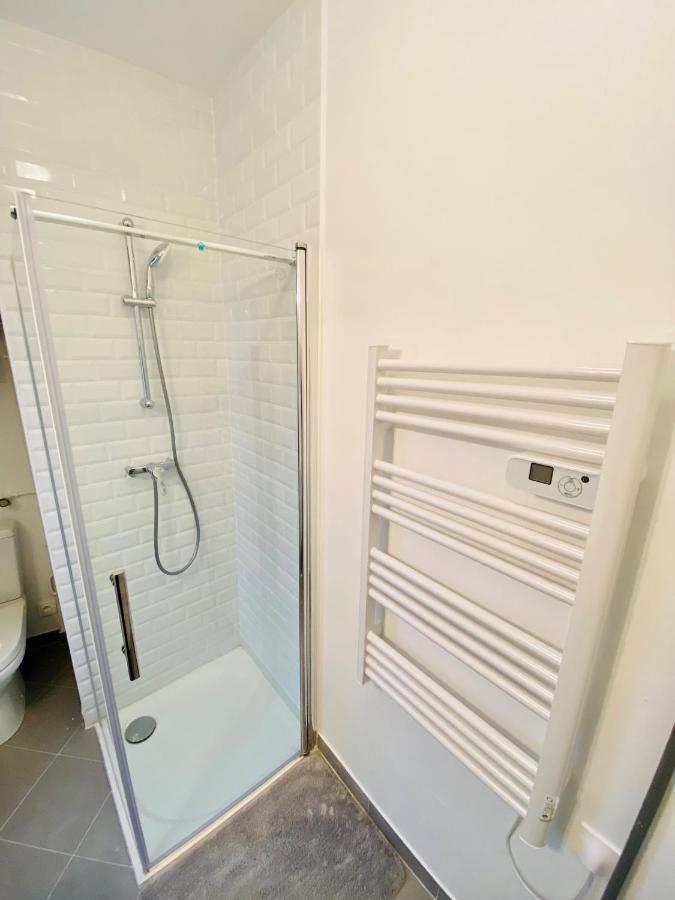 Enghien-Les-Bains: Studio Au Coeur Du Centre Ville. Exteriör bild